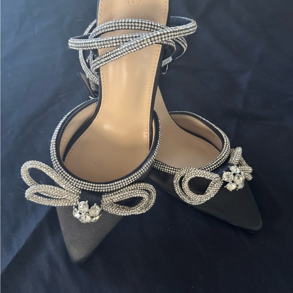 vetaste Shoes - Chic Black and Silver Rhinestone Heels